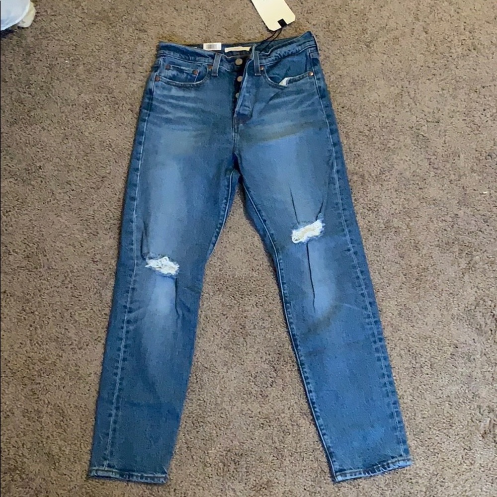 BRAND NEW LEVI JEANS WITH TAGS